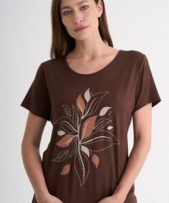 R-2925 REMERA MODAL HOJA ESTAMPADA CON TACHAS