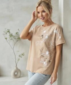 R-3064 REMERA MODAL VISCOSA CON ESTAMPA FLORES COSTADO Y RELIEVE