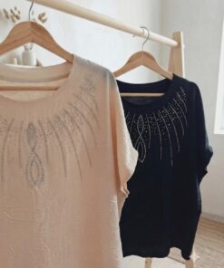 R-3068 BLUSA CEY CON DETALLE DE STRASS EN EL ESCOTE - Imagen 2