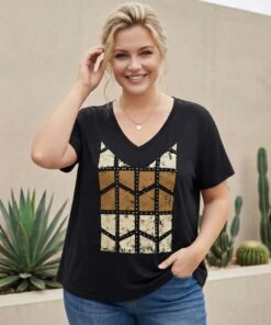 R-3105 REMERA MODAL ESCOTE V CON DETALLES DE TACHAS