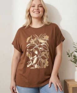 R-3109 REMERA MODAL VISCOSA CON ESTAMPA DE HOJAS FOIL DORADO