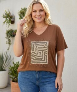 R-3113 REMERA MODAL VISCOSA ESCOTE V DETALLE DE TACHAS LABERINTO