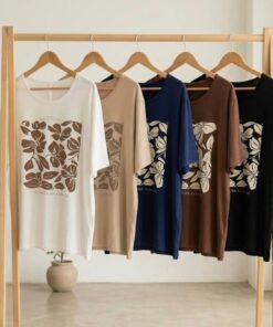 R-3115 REMERA MODAL VISCOSA AMPLIA CON ESTAMPA DE FLORES Y PERLAS OPACAS - Imagen 2